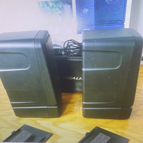 Realistic minimus 0.9 portable amplified studio speaker case cables - Picture 12 of 13